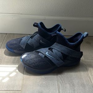 Nike Lebron Soldier 12 sneakers for men size 10